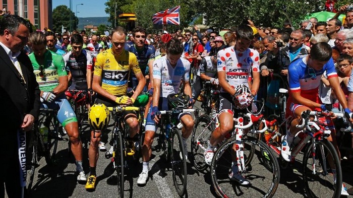 Tour de France observes minute of silence for attack victims 